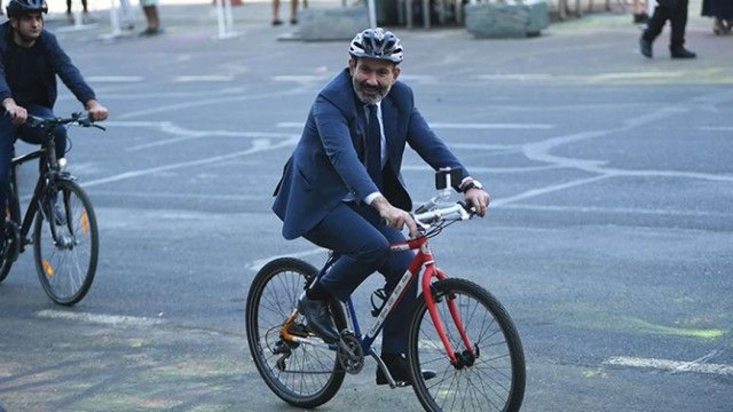 Paşinyandan müxalifətin velosiped iradına cavab 
