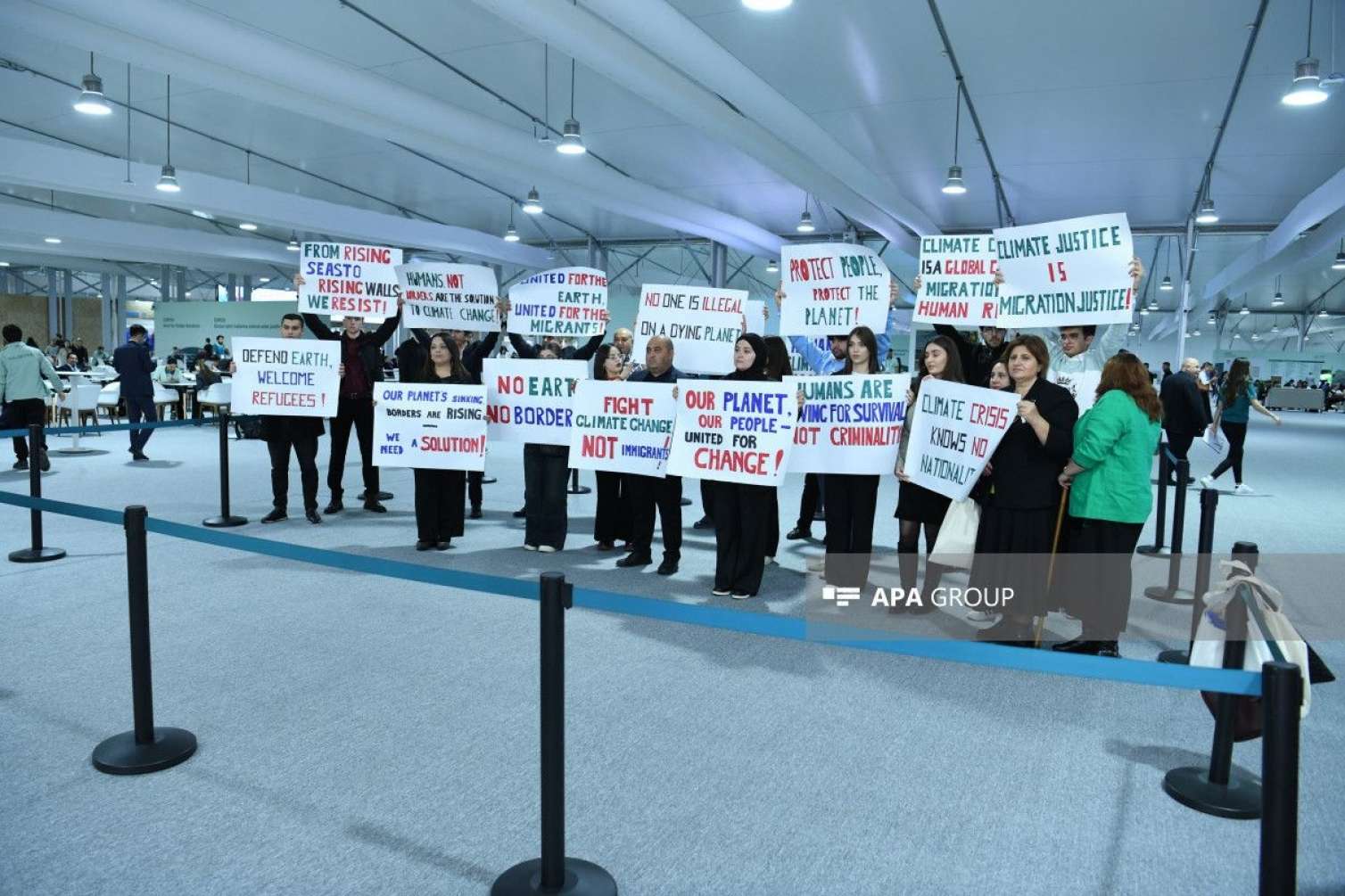  Miqrantlara qarşı təzyiqlərlə əlaqədar səssiz aksiya keçirildi - FOTO 