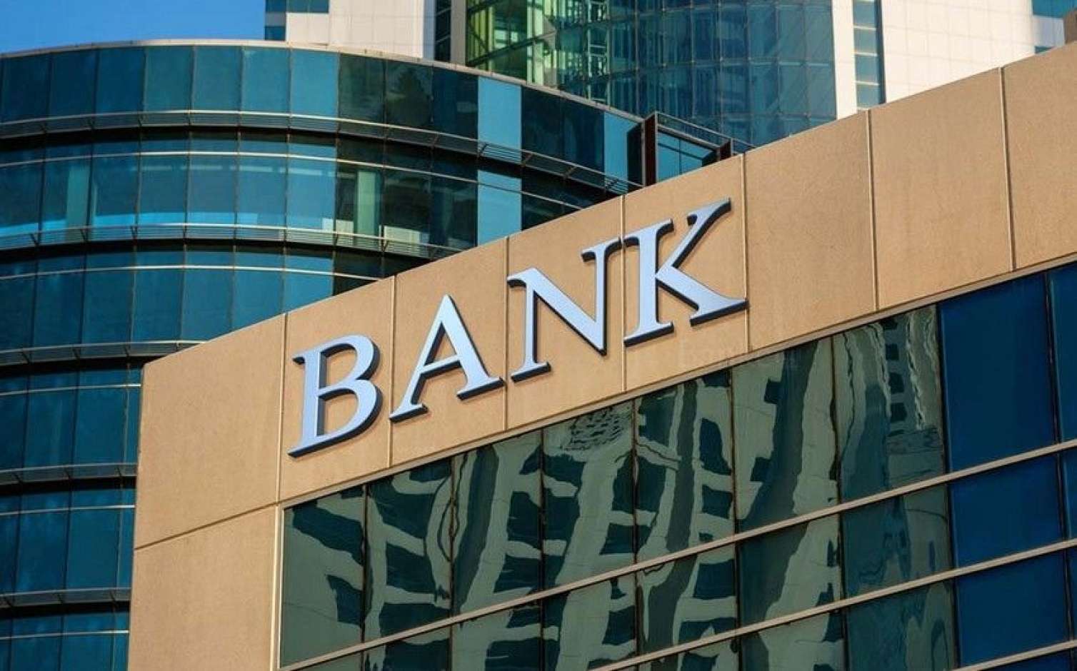 Azərbaycanda sabah banklar və “Azərpoçt” işləyəcək 