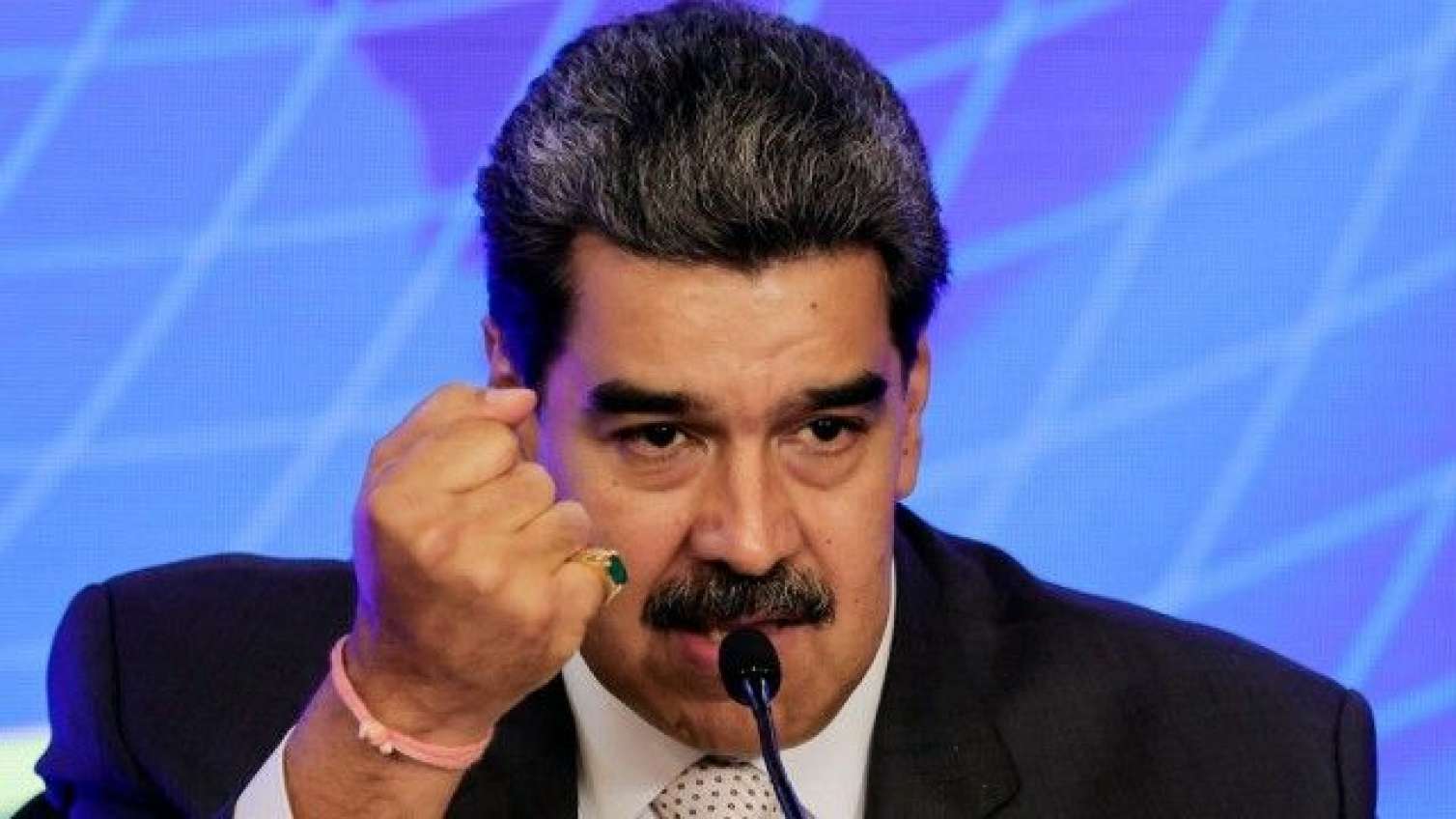 Maduro Qərbin bu qərarını ağılsızlıq adlandırdı 
