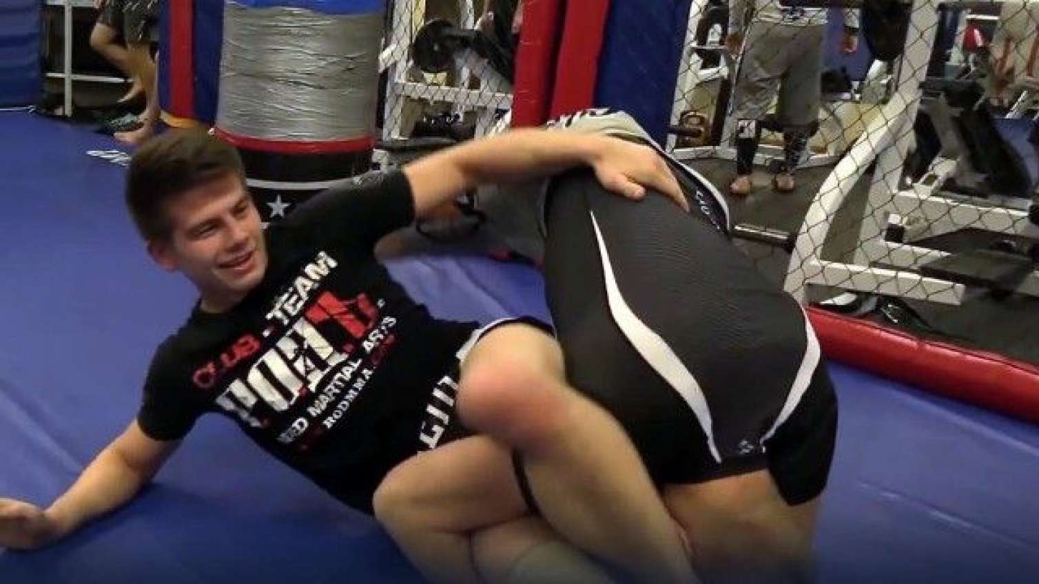 Moskvada MMA döyüşçüsü döyüldü 