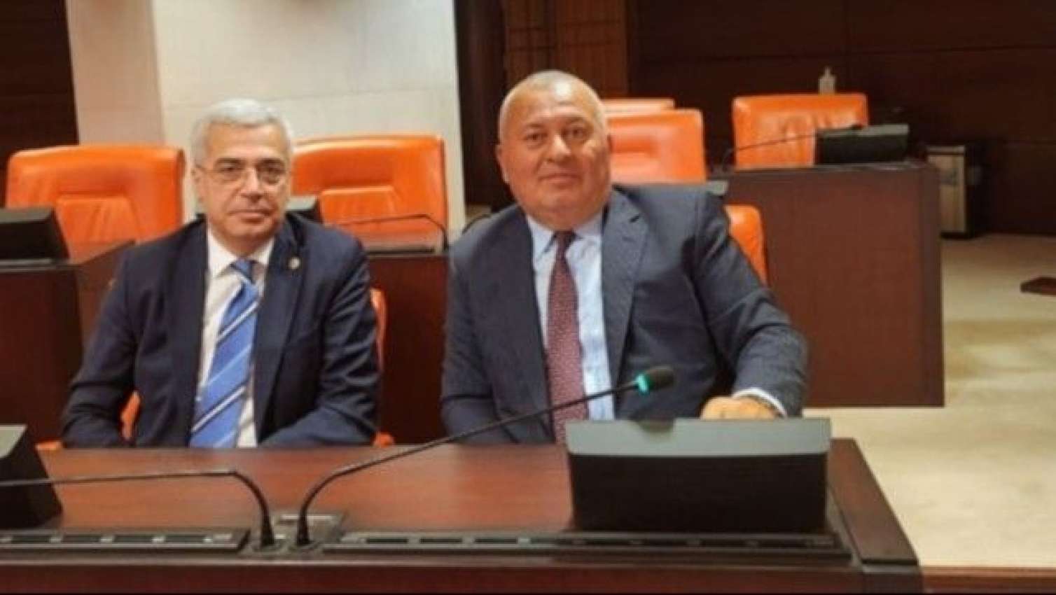 Türkiyədə 2 deputat istefa verdi 