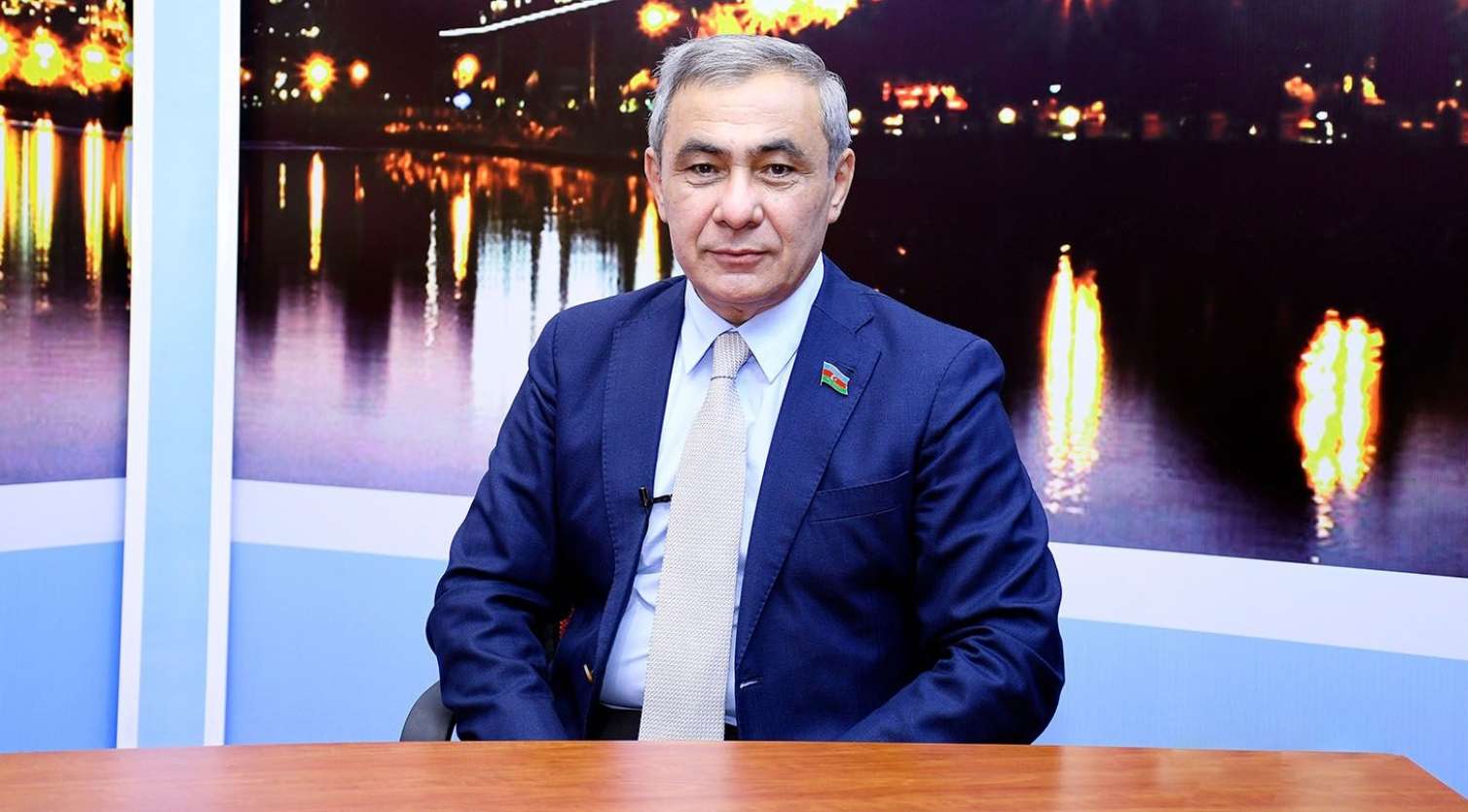 Deputata ağır itki üz verdi 