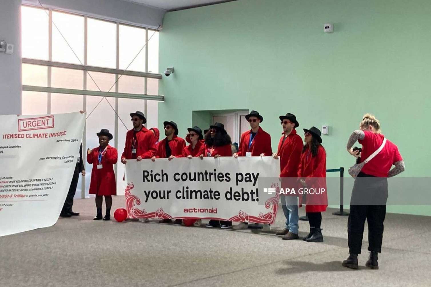 QHT aktivistləri varlı ölkələrə maliyyə tələbi ilə aksiya keçirdi 