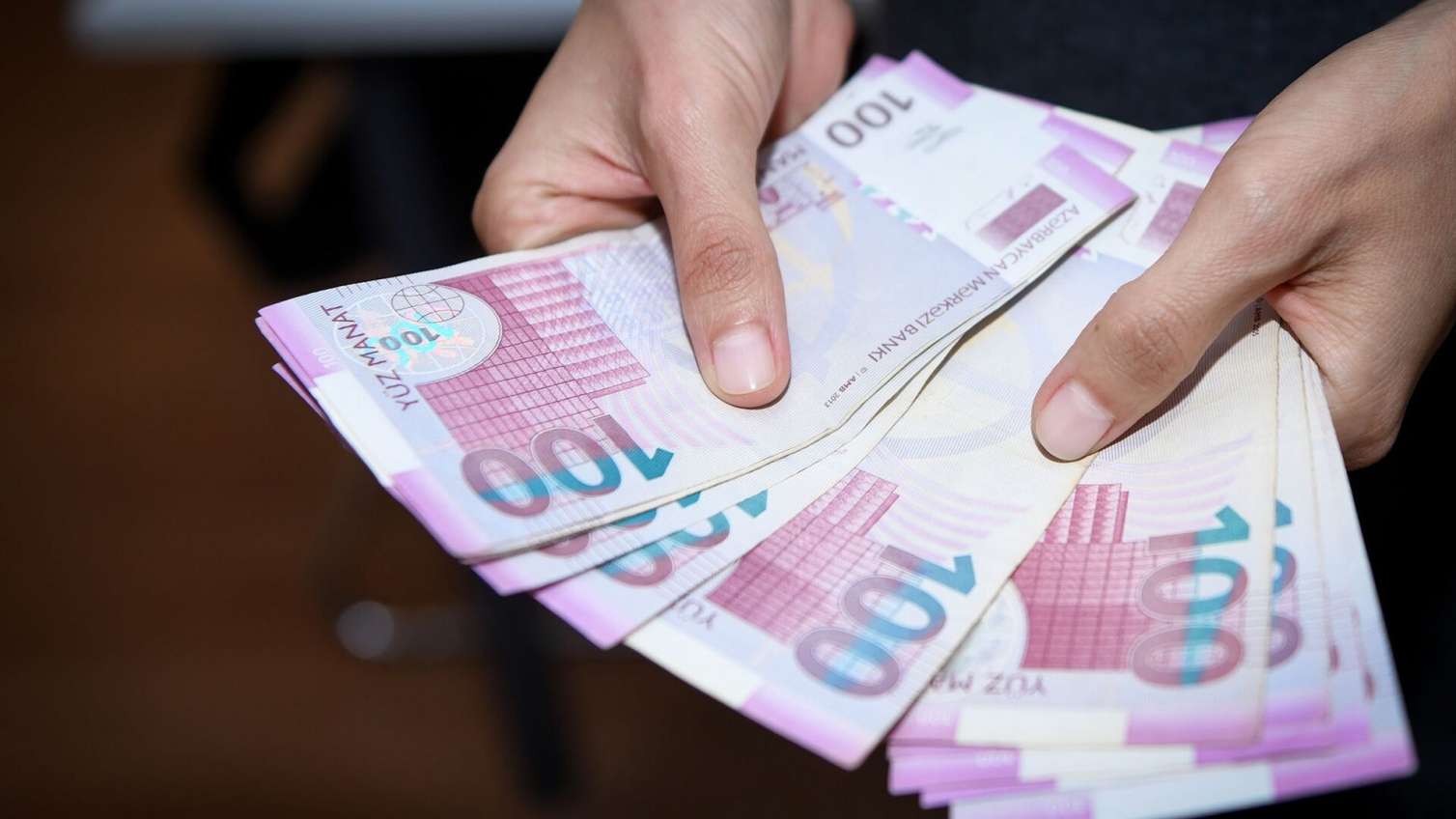 "Minimum əməkhaqqı artırılanda bəzən işçilərin maaşı qalxmır" - İqtisadçı 