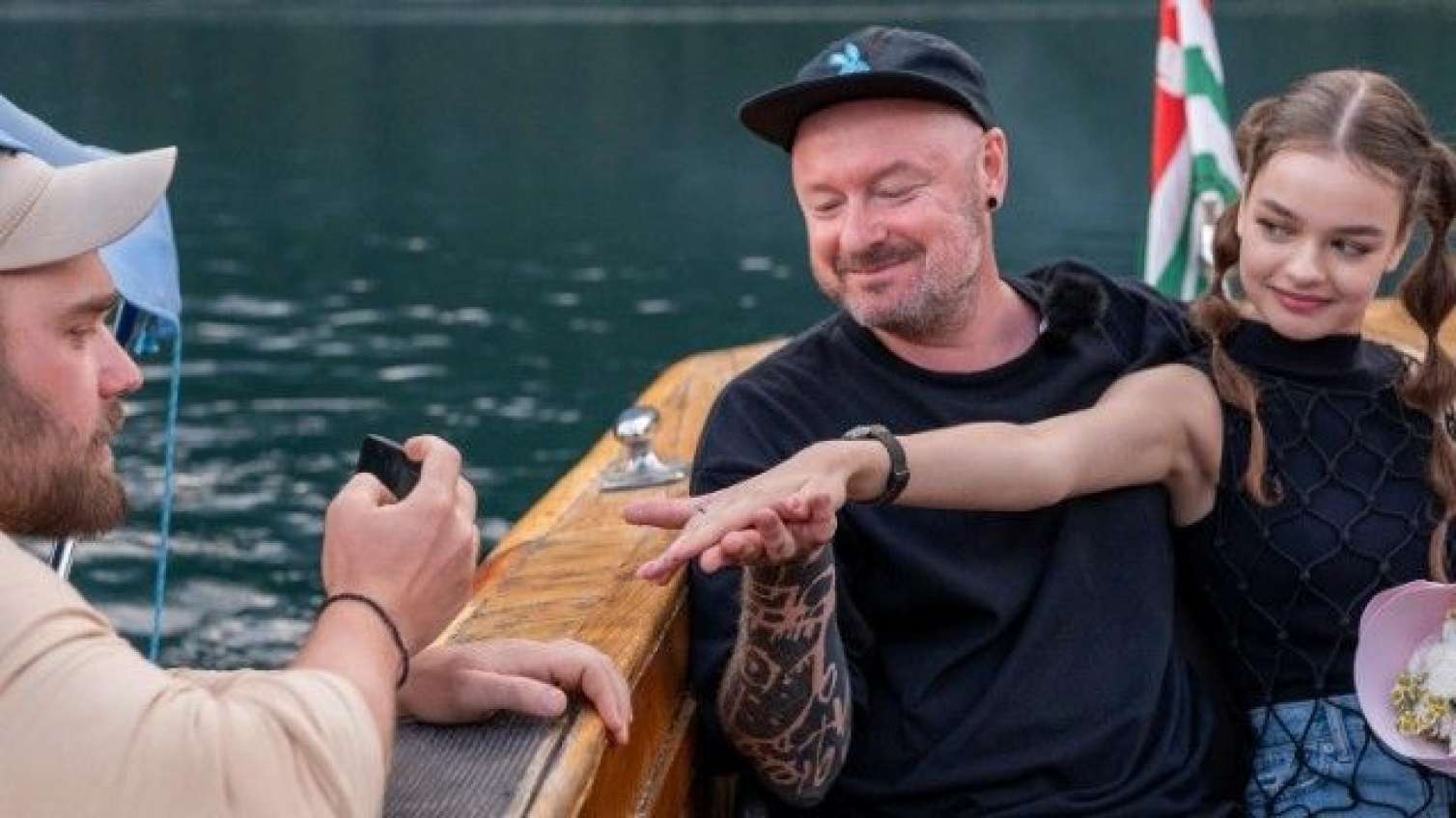 49 yaşlı rejissor 31 yaş cavan aktrisa ilə nişanlandı - FOTO 
