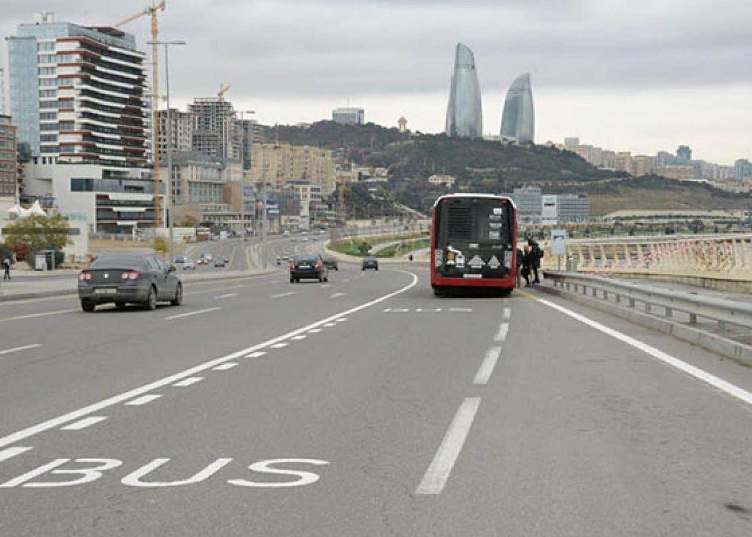 Avtobus zolağına daxil olan avtomobillərə XƏBƏRDARLIQ 