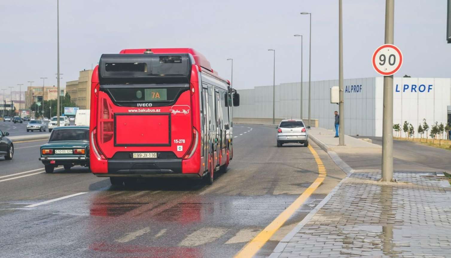 Bakıda qəza: Avtobus qadını vurdu 