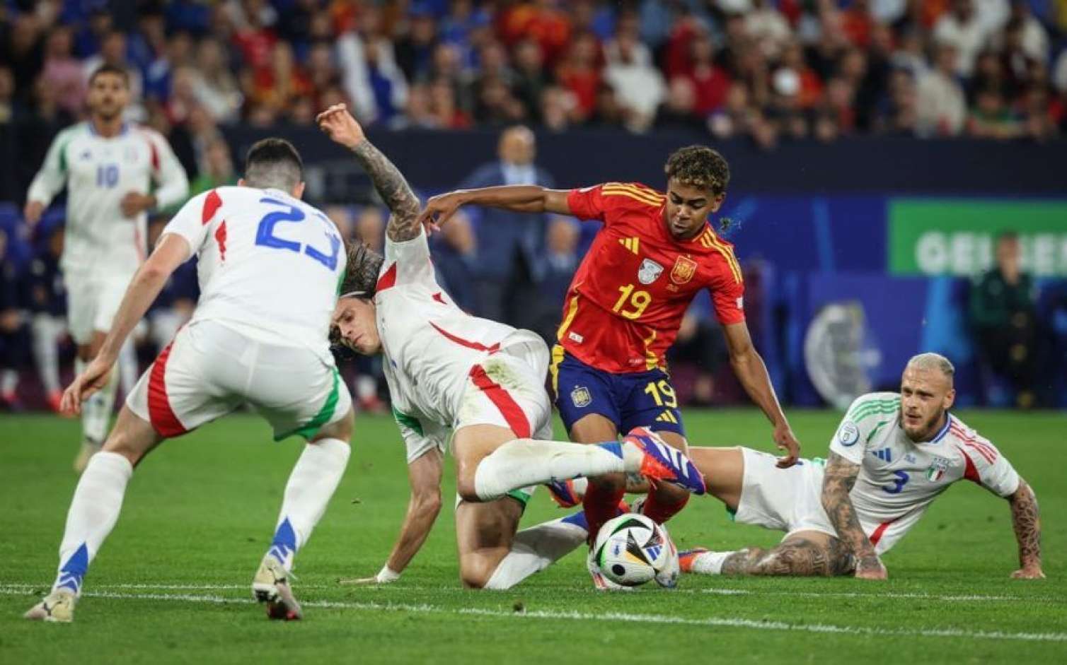 Barcelona gənc ulduzu ilə 6 illik müqavilə imzalayır 