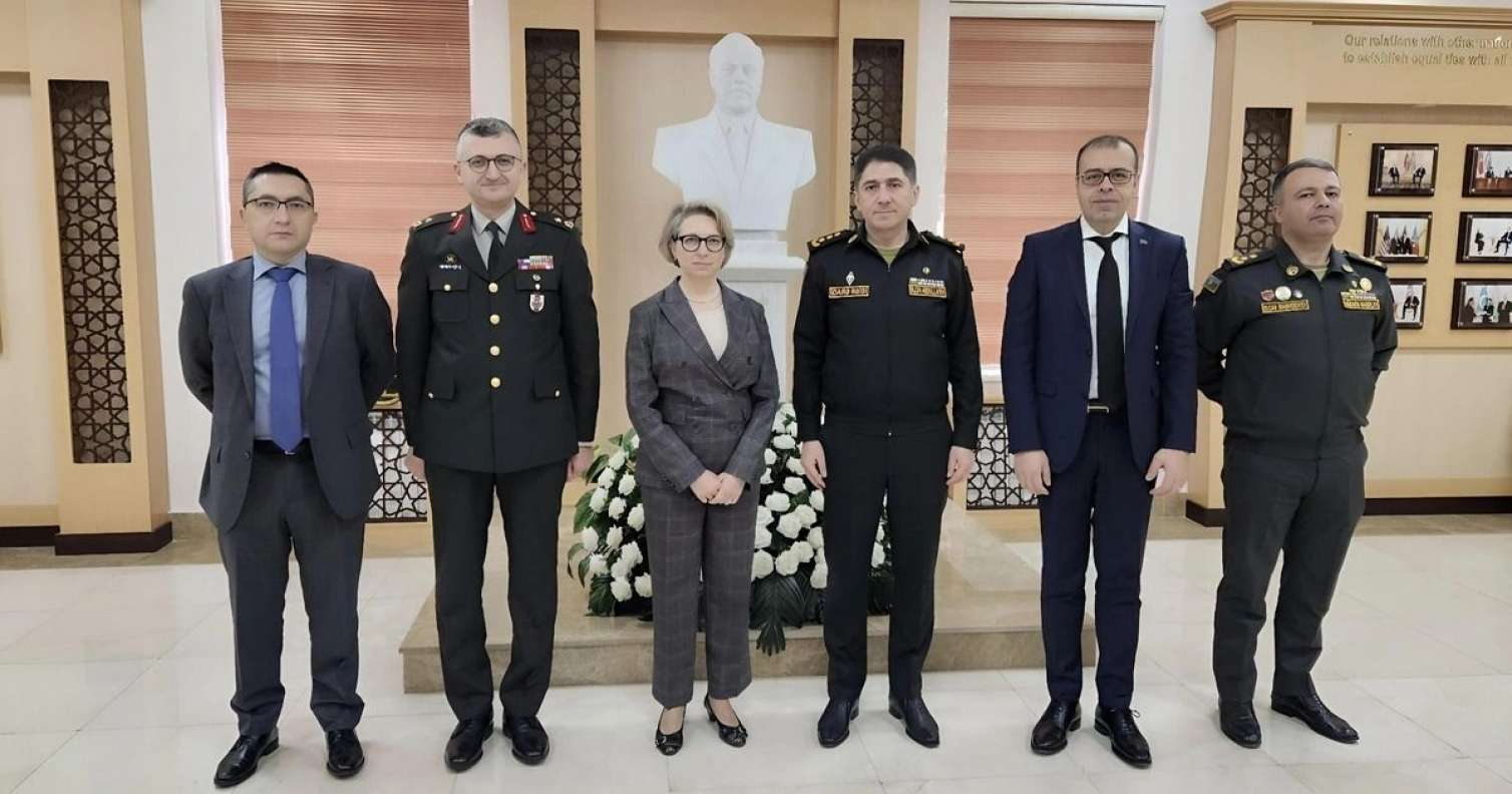 NATO nümayəndə heyəti Bakıdadır 