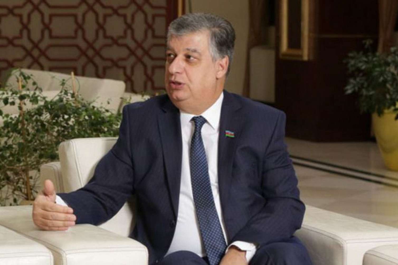 Deputat: "Onlara görə çox insan evə çörək apara bilmir" 