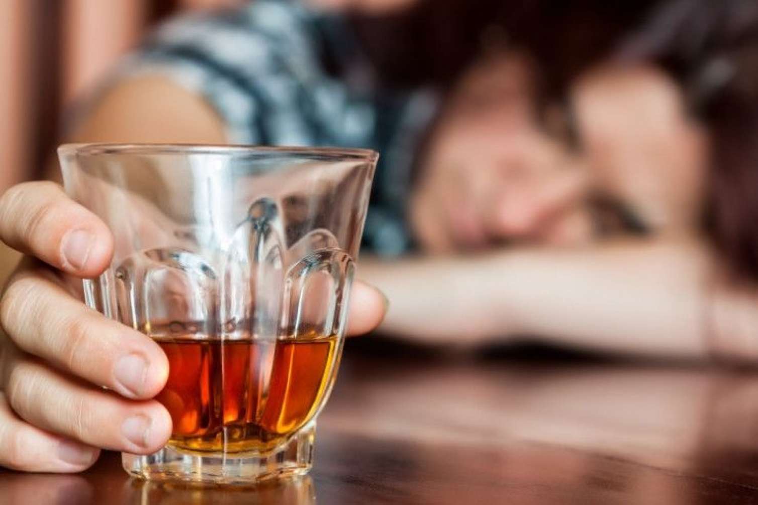 Oğuzda qadın sirkə turşusundan zəhərləndi 