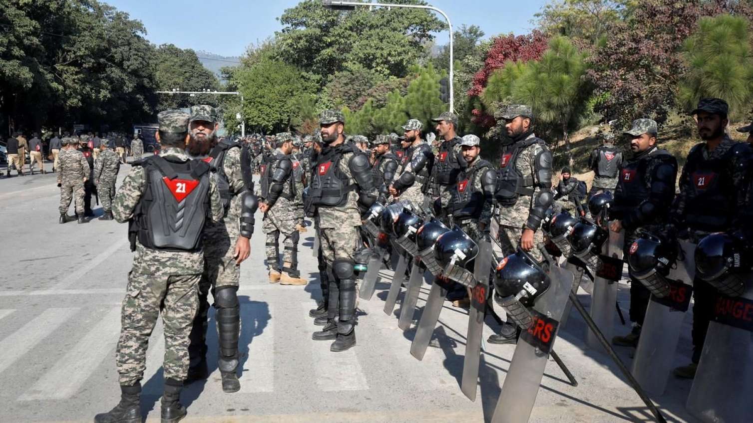 Pakistanda hökümət qüvvələri ilə İmran Xanın tərəfdarları arasında TOQQUŞMA - FOTO 