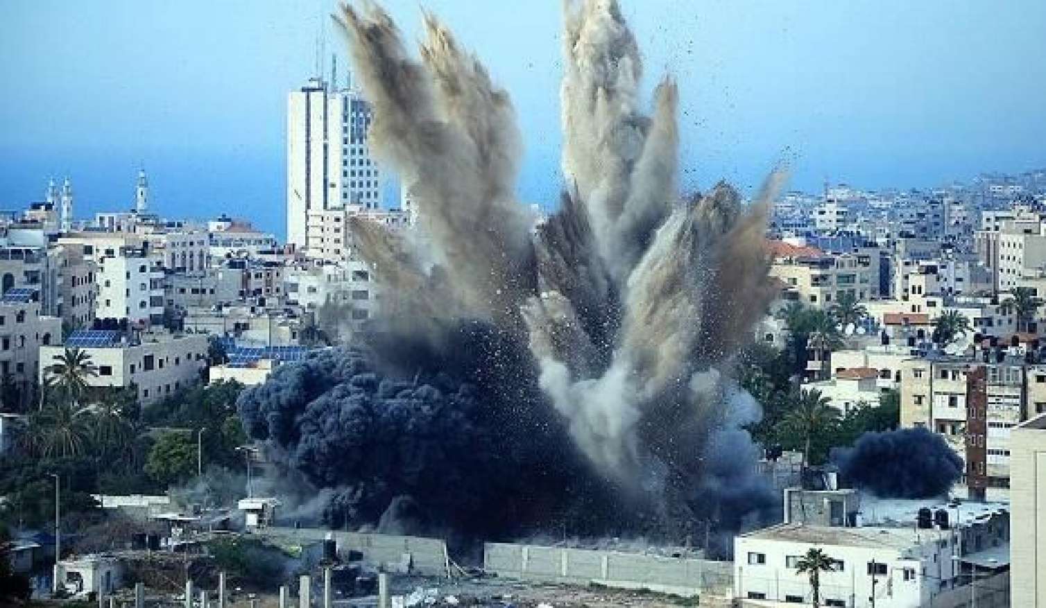 İsrail Qəzzada məktəbi vurdu: 15 ölü 