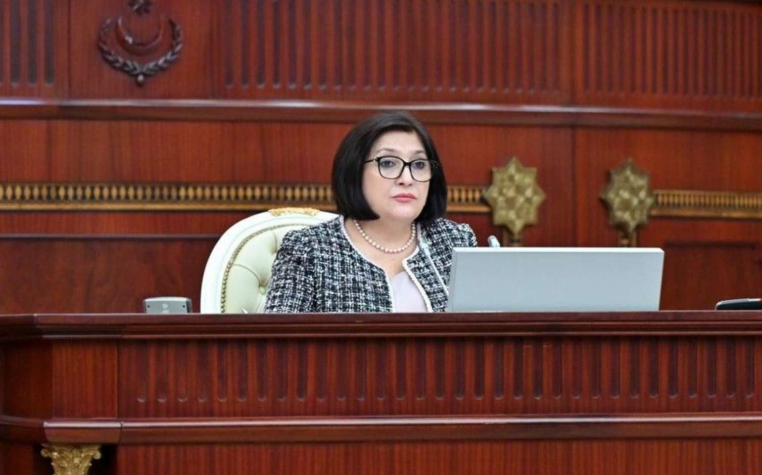 Spikerdən irad: Nə üçün bu haqda danışmırsınız? 