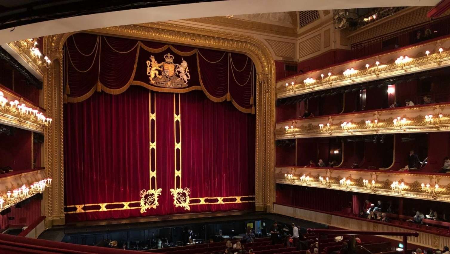 Teatr, kino, muzey sahələrinə böyük MƏNFƏƏT GÜZƏŞTİ 
