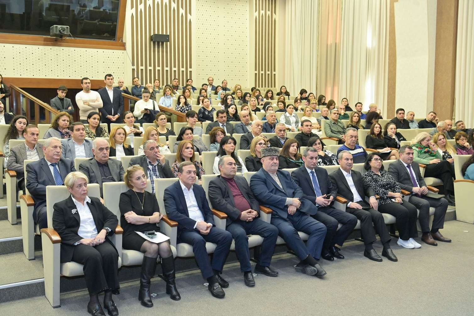 Yeni rektor kollektivə təqdim olundu - FOTO 
