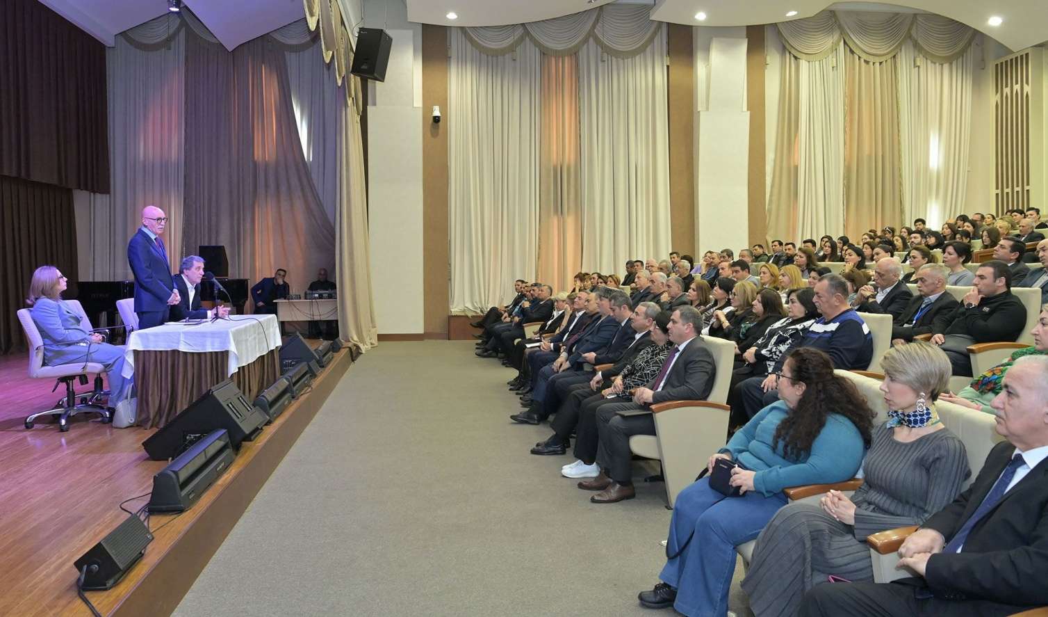 Yeni rektor kollektivə təqdim olundu - FOTO 