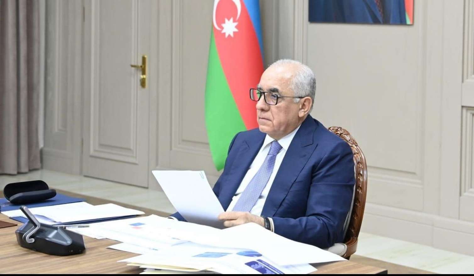 Əli Əsədov Kobaxidzeni təbrik etdi 