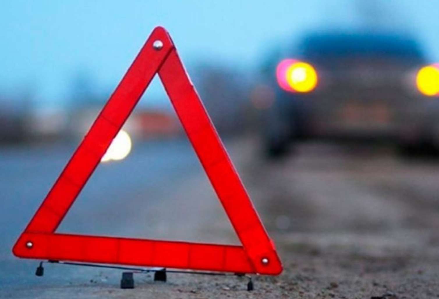 Mikroavtobus minik maşını ilə toqquşdu - Yaralı var 