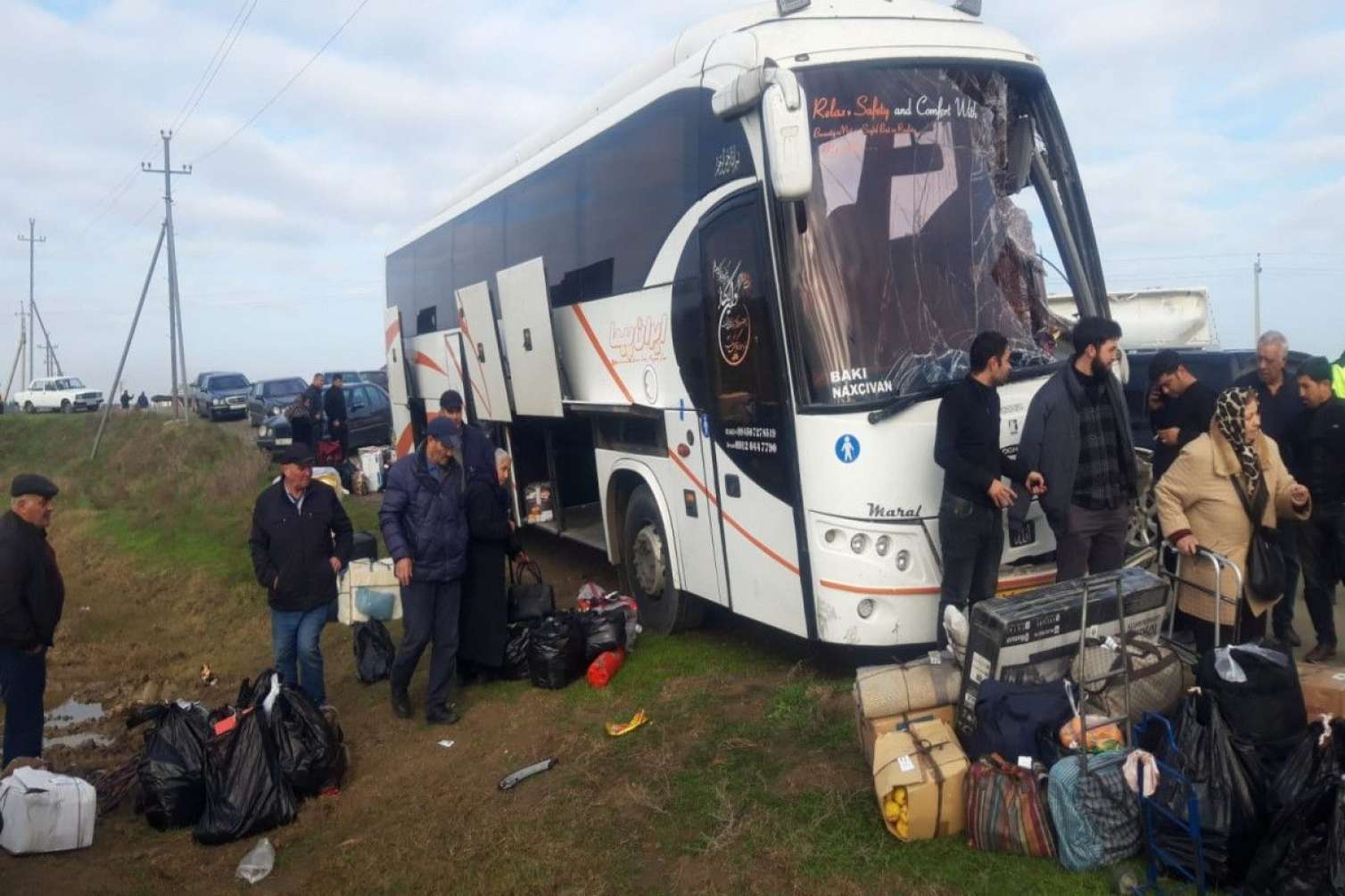 Naxçıvan-Bakı sərnişin avtobusu "Kamaz"la toqquşdu - Xəsarət alanlar var - FOTO 
