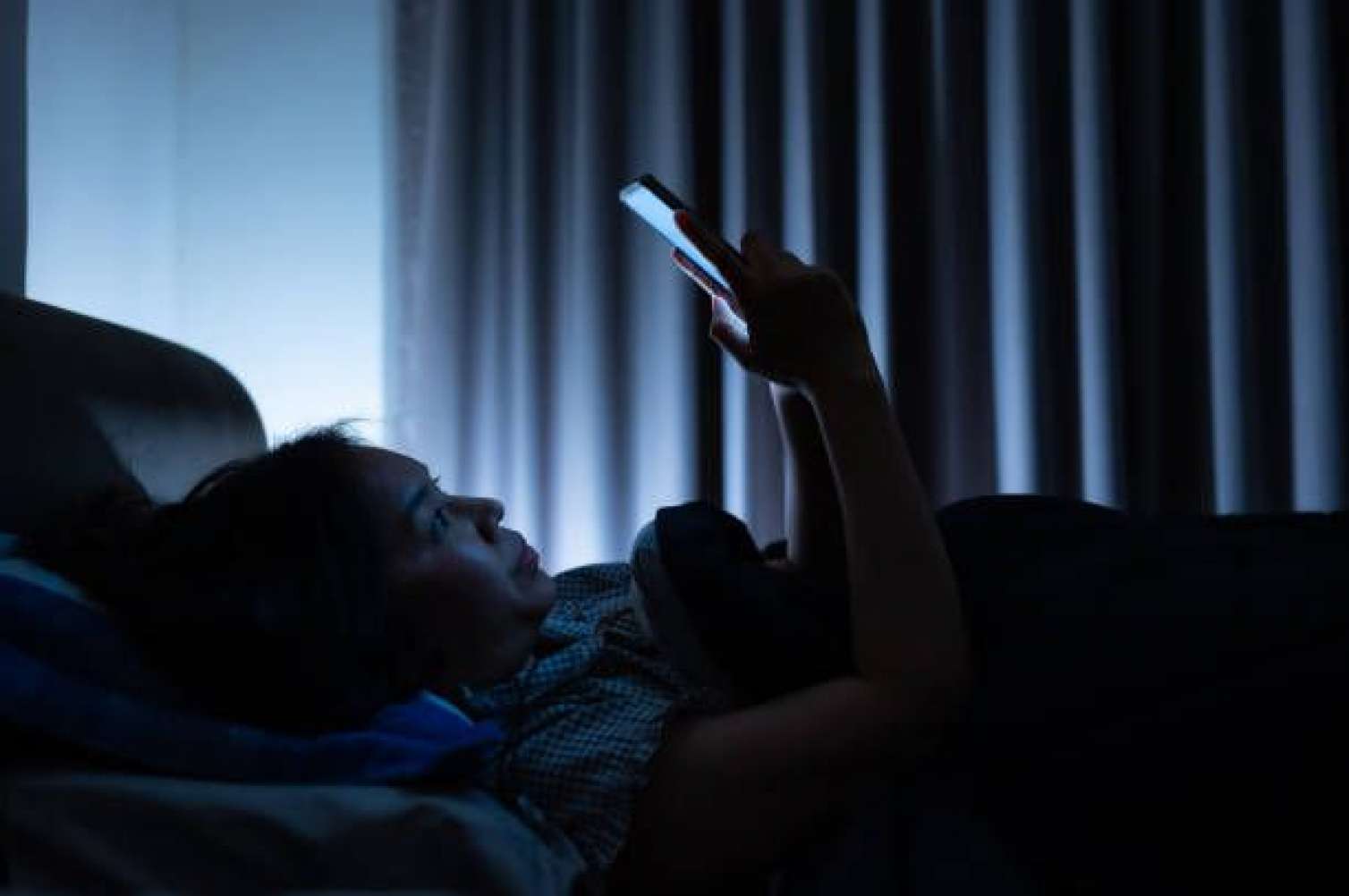 Moskvada qəribə olay:Telefon burnunu sındırdı - FOTO 