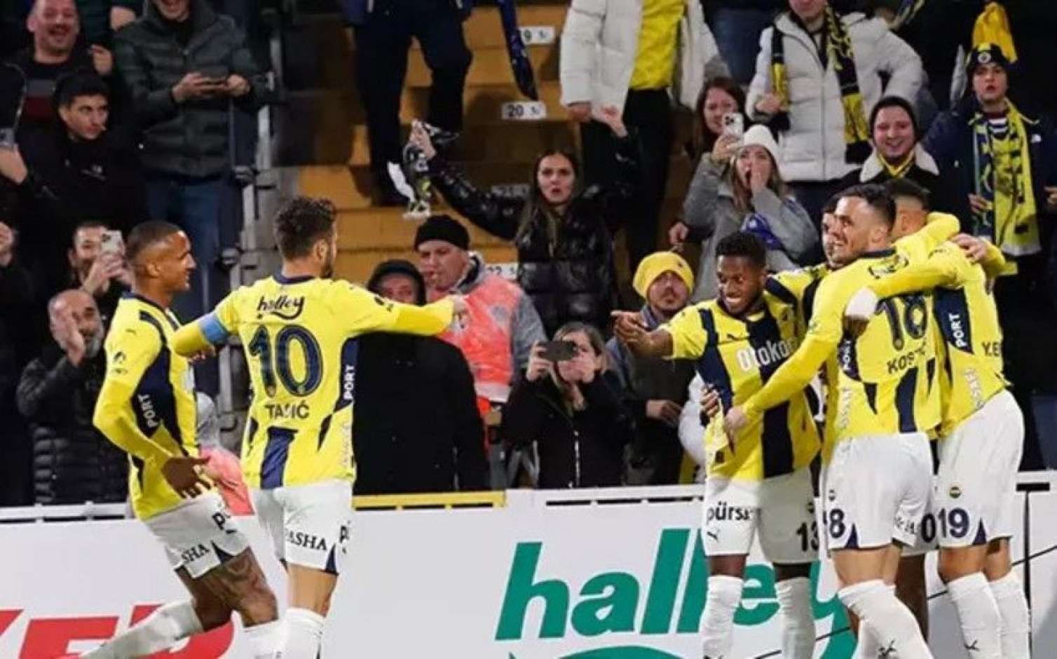 "Fənər" "Qalatasaray"la xal fərqini azaltdı 