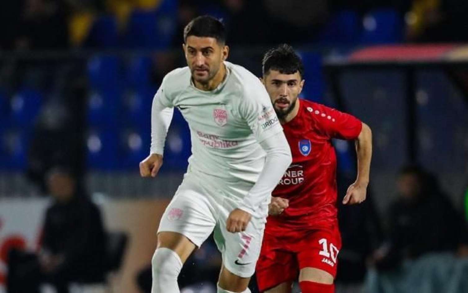 Azərbaycanda üzücü olay: futbolçunun ayağı sındı  