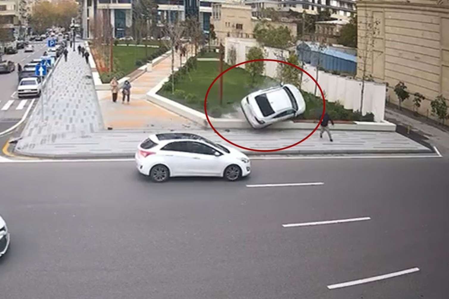 Neftçilər prospektində baş verən QƏZANIN ANBAAN GÖRÜNTÜLƏRİ 