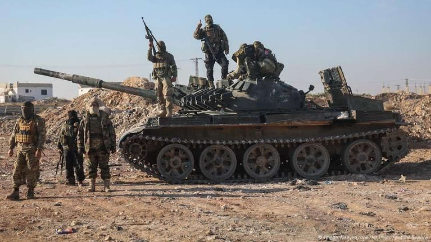 Əsəd ordusu iki vilayətdə müdafiəni gücləndirdi 