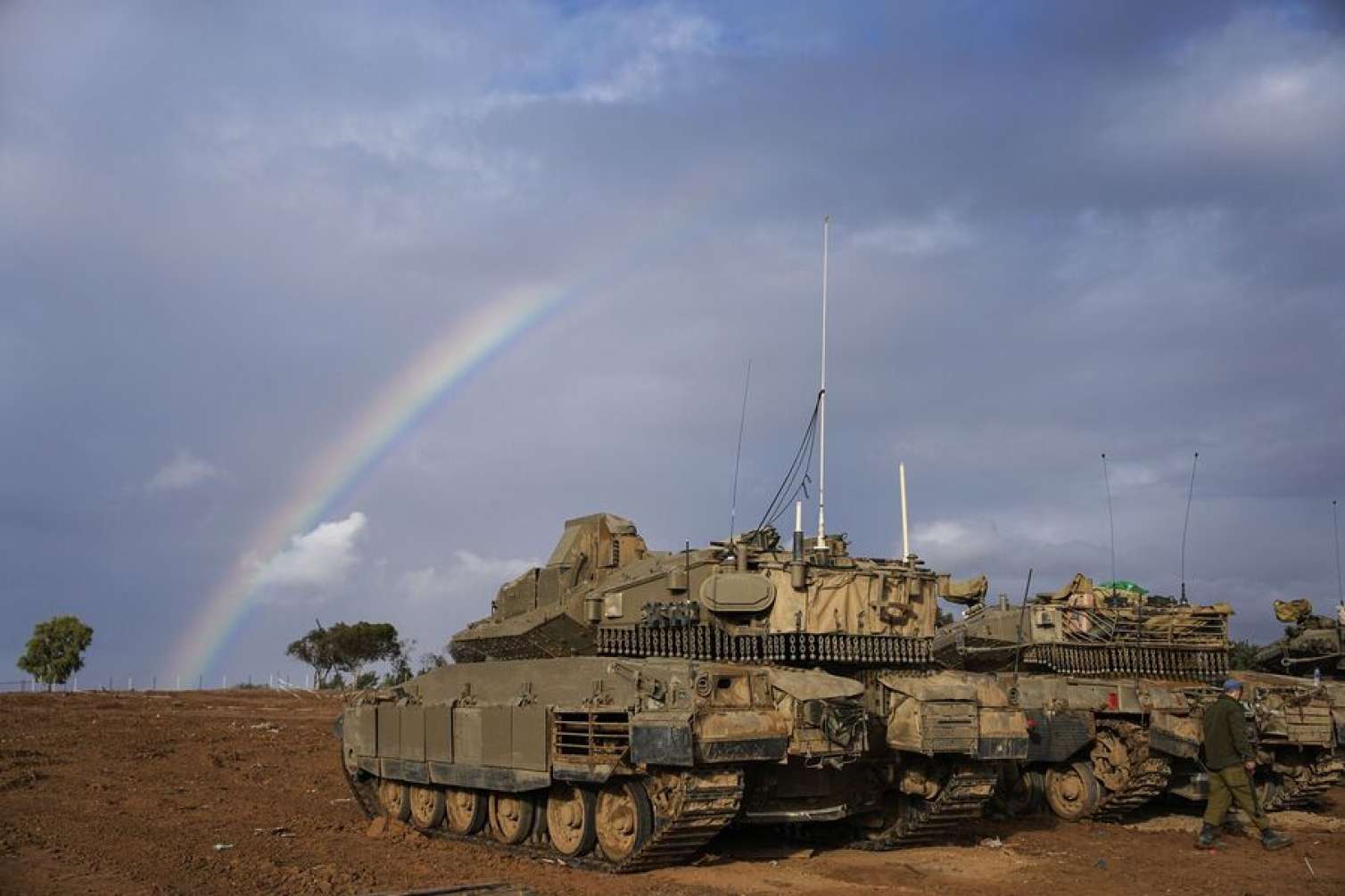 İsrail tankları Dəməşqin yaxınlığında göründü 