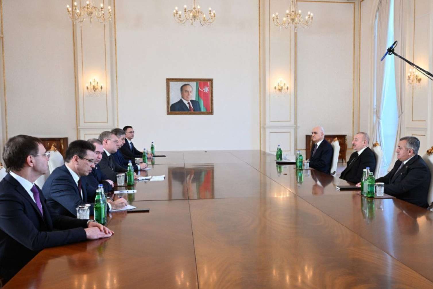 İlham Əliyev Həştərxan vilayətinin qubernatorunu qəbul etdi 