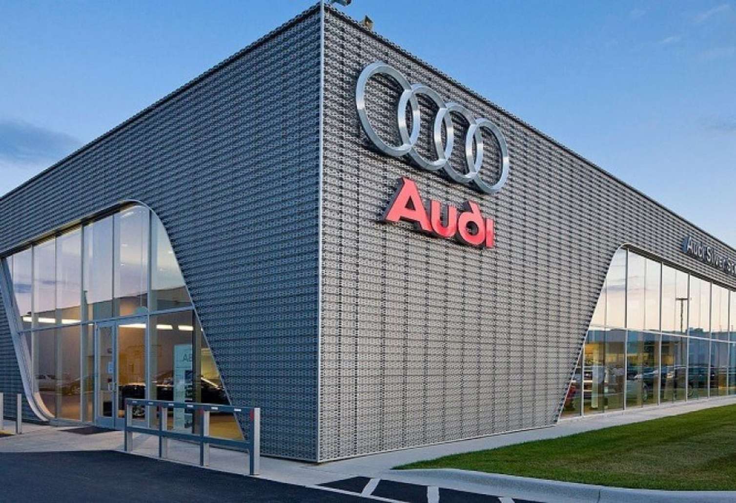 “Audi” 600 mindən çox avtomobili geri çağırır 