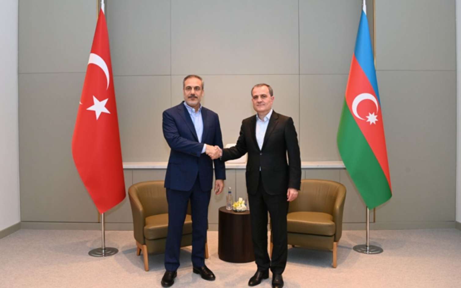 Bayramov Hakan Fidanla Suriyanı müzakirə etdi 