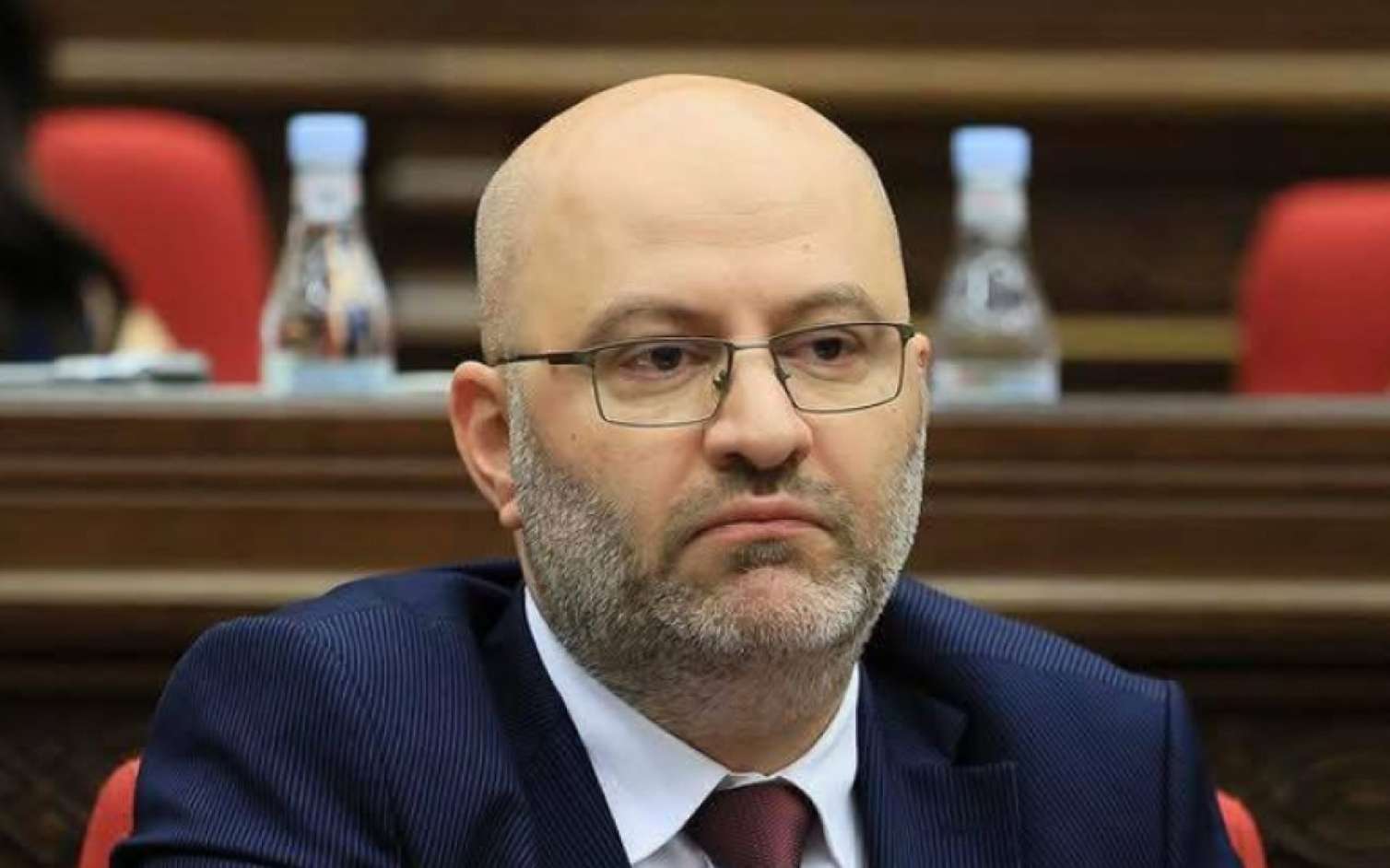 Ermənistanda daha bir deputat istefa verdi 
