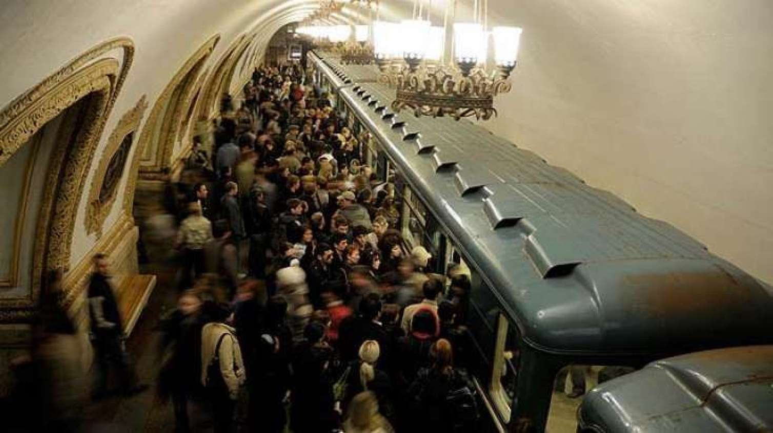 Metroda dözülməz sıxlıq: Problem niyə aradan qaldırılmır? - Araşdırma 