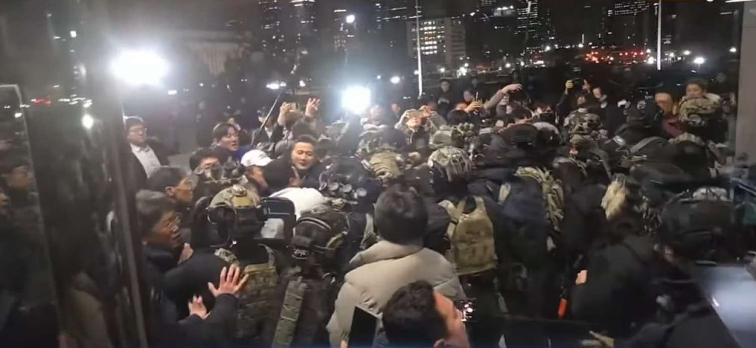 Prezident deputatların həbsini əmr etdi - Koreya baş komissarı 