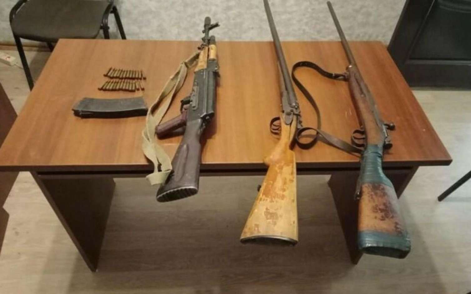 Polis qanunsuz saxlanılan silahlar aşkarladı 