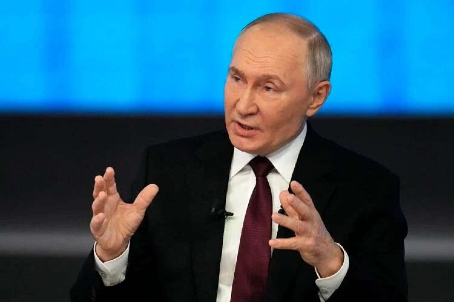"30 minlik ordu qaçdı, Hələbi 350 döyüşçü ələ keçirdi" - Putin 