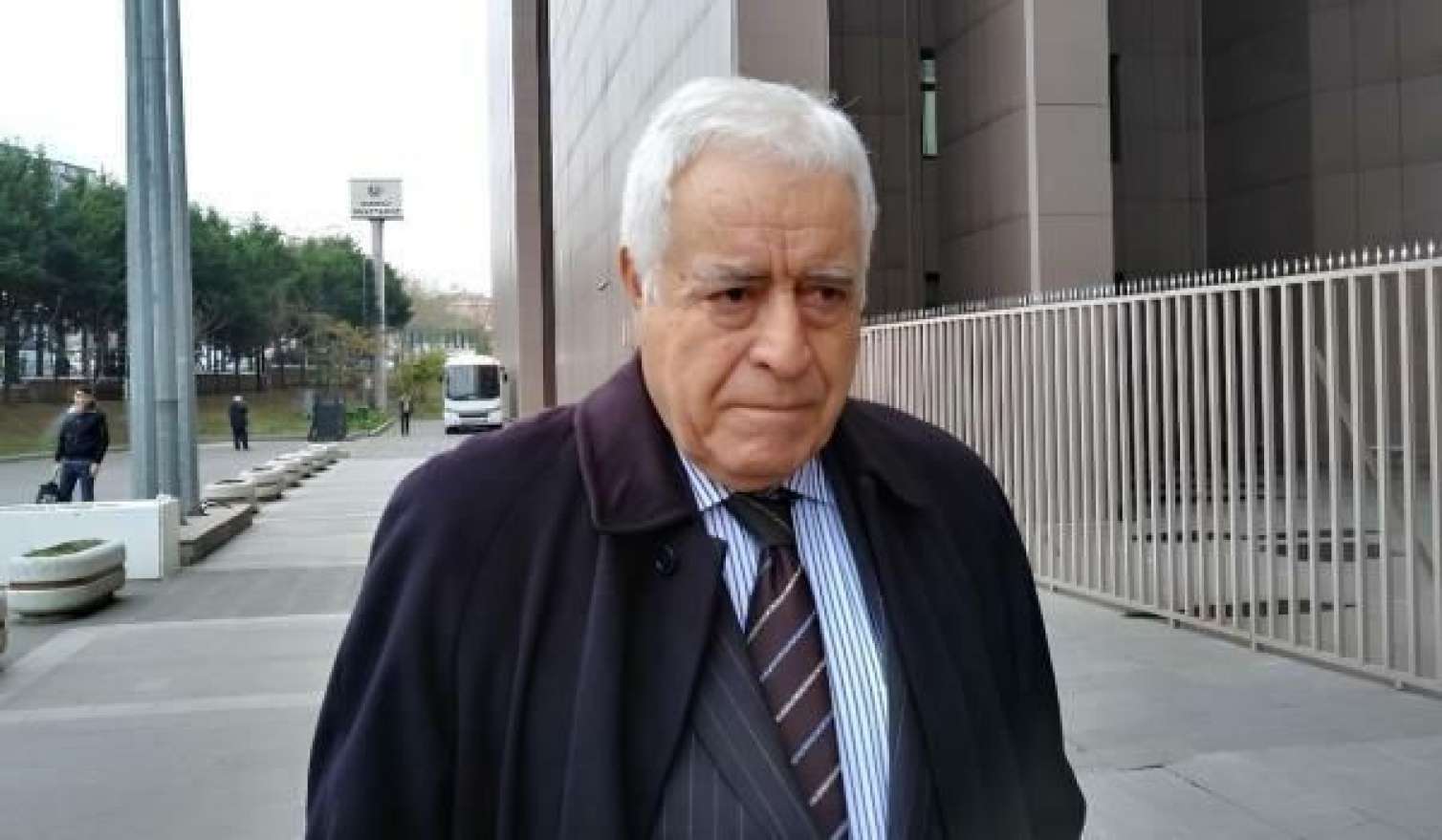İlyas İsmayılovun vəziyyəti ağır olaraq qalır 