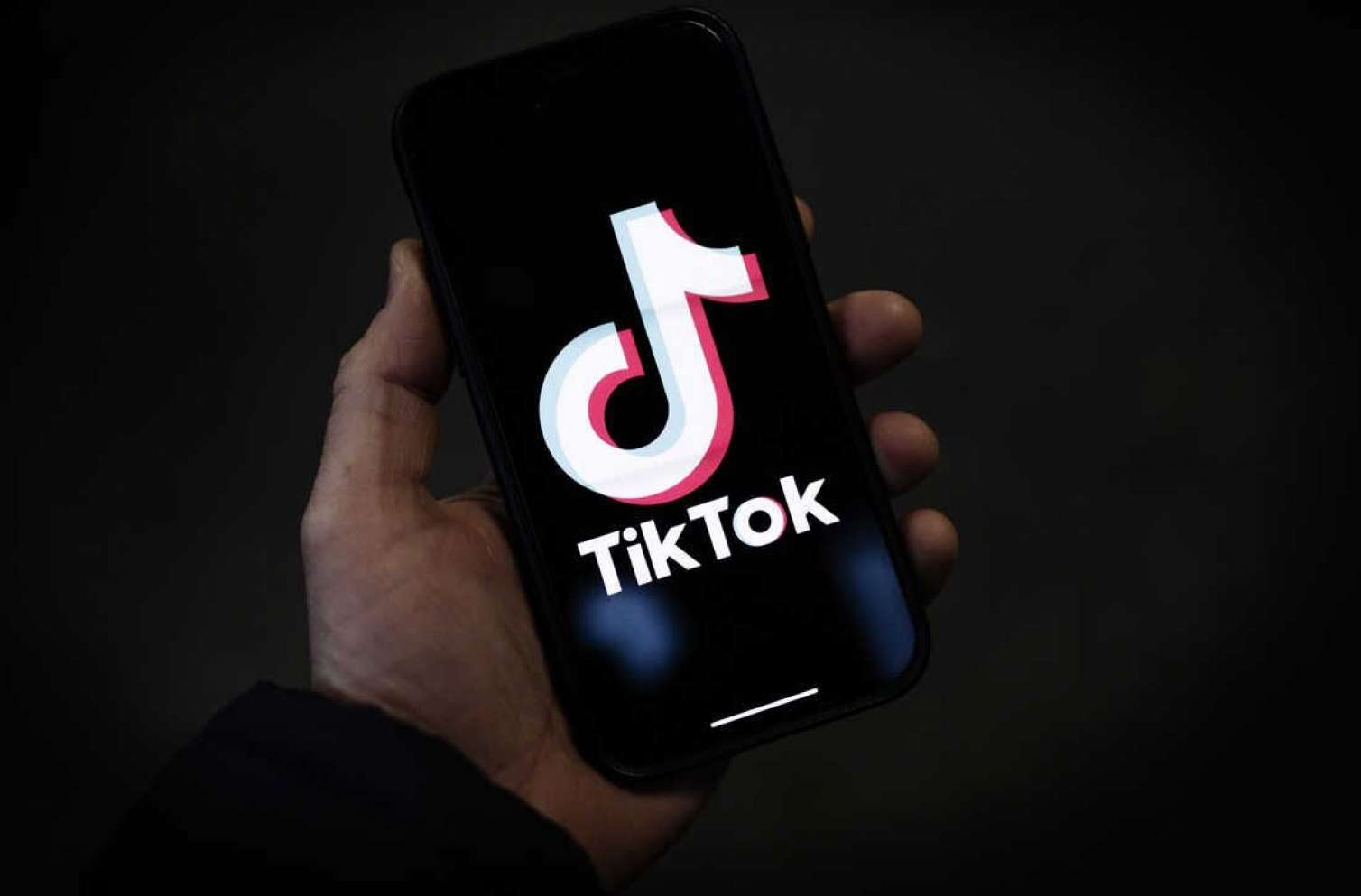 Gəncədə məktəbli "TikTok"da canlıya çıxdı - Nazirlik araşdırma başlatdı 