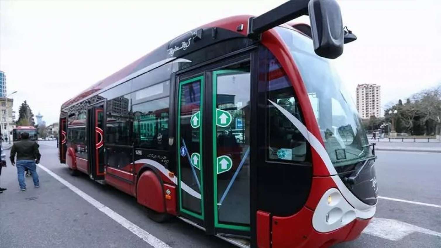Sərxoş halda avtobusa mindi, ara qarışdı - VİDEO 