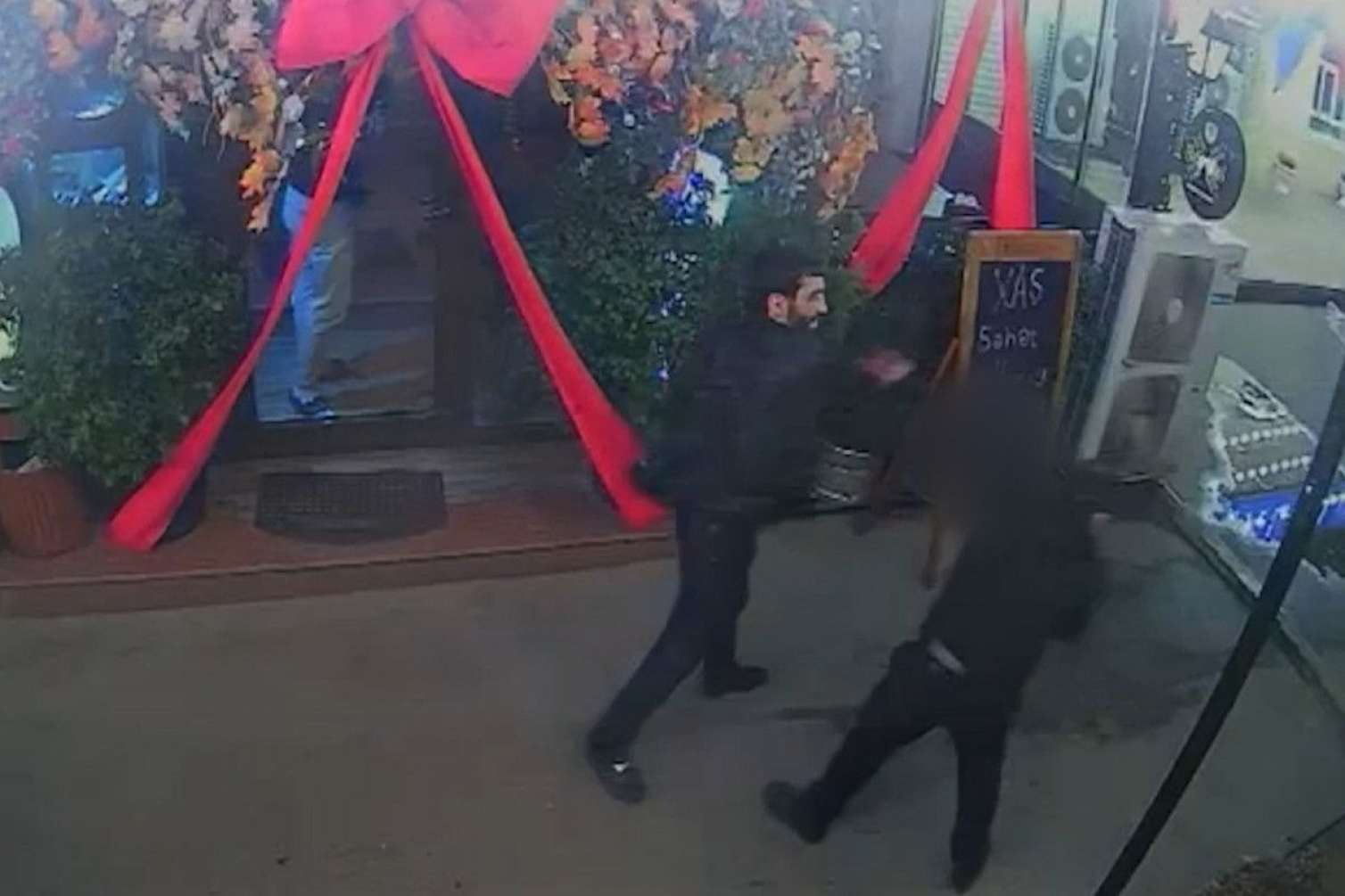 Bakıda restorana basqın edən şəxs tutuldu - VİDEO 
