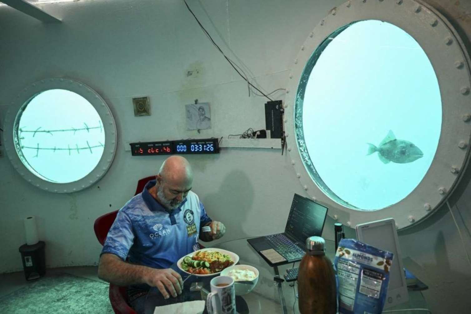 Alman mühəndis 120 gün suyun altında qaldı - Yeni rekord / FOTO 