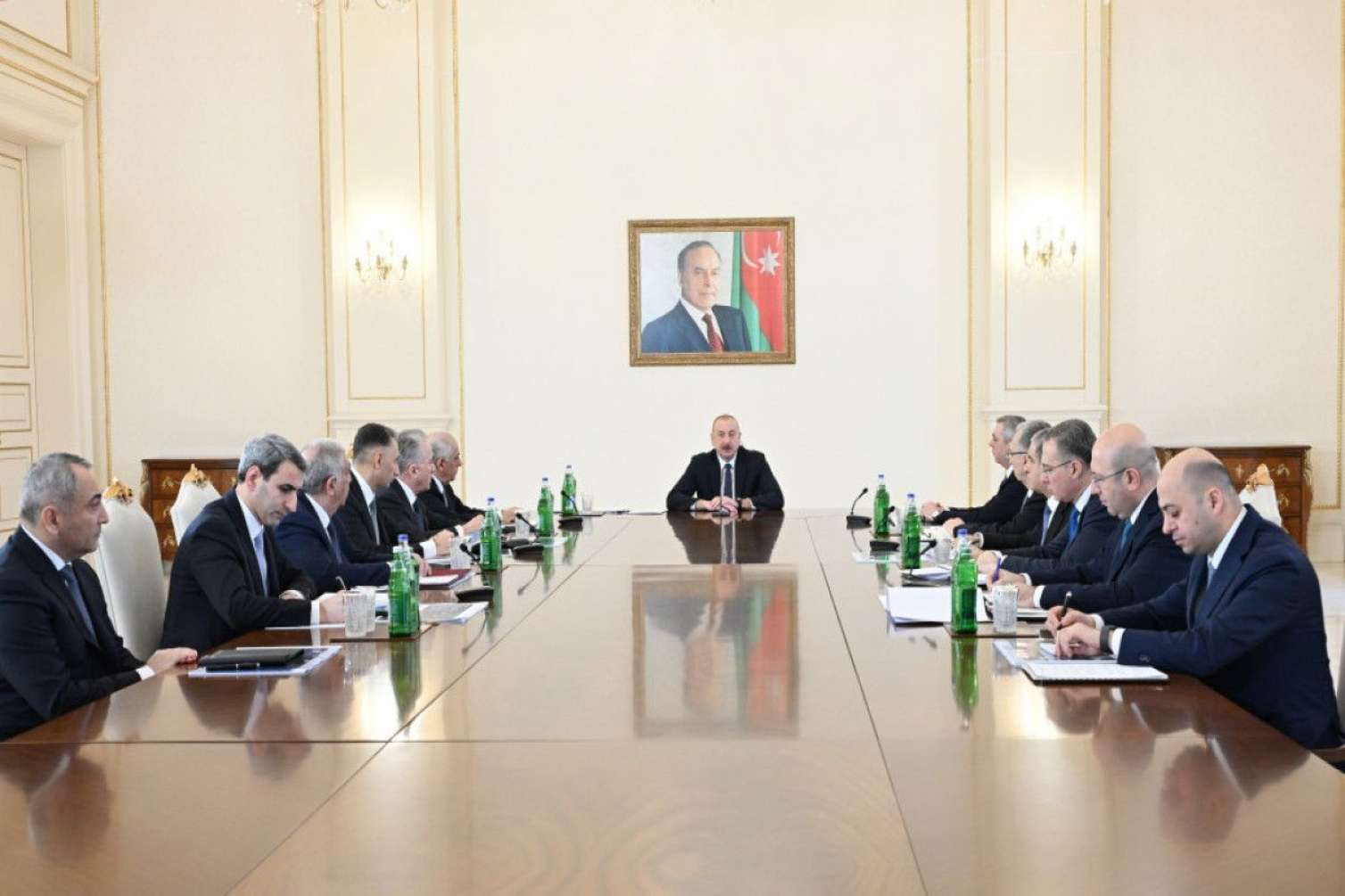 İlham Əliyev müşavirə keçirdi - FOTO / YENİLƏNDİ 