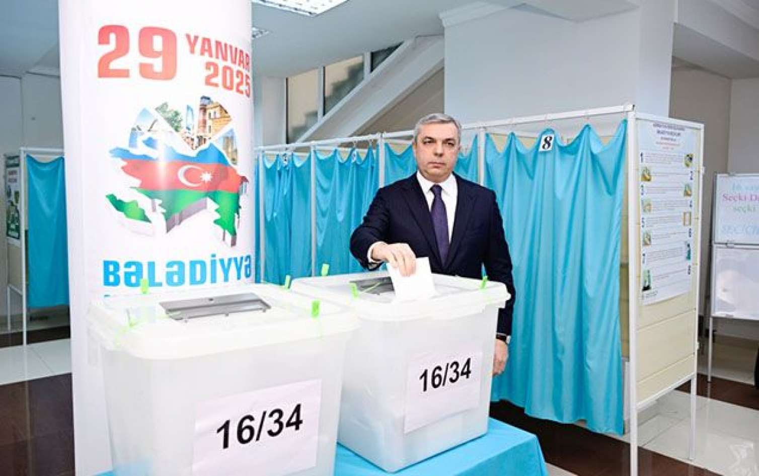 PA rəhbəri də səs verdi - FOTO 