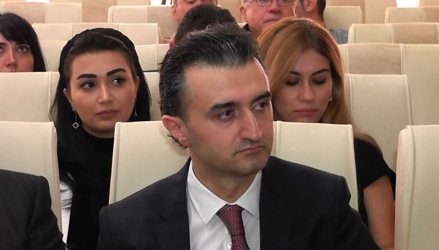 Dilqəm Məhərrəmovun havadan asılı qalan lisenziyası... - VİDEO 