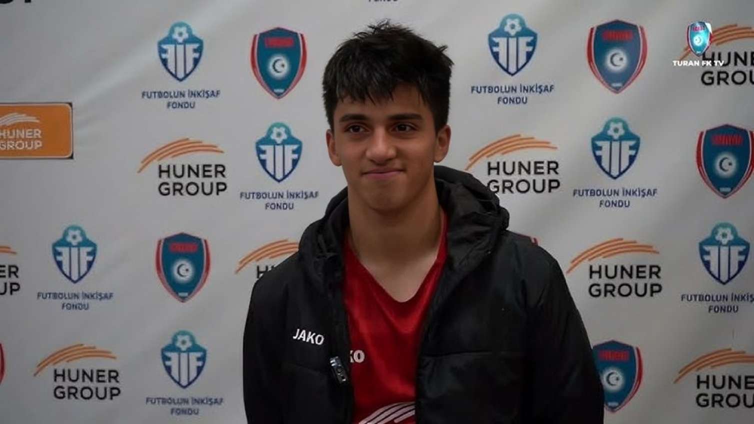 Bakıda əcnəbi qızla tanış olmaq istəyən futbolçu CƏZALANDIRILDI 