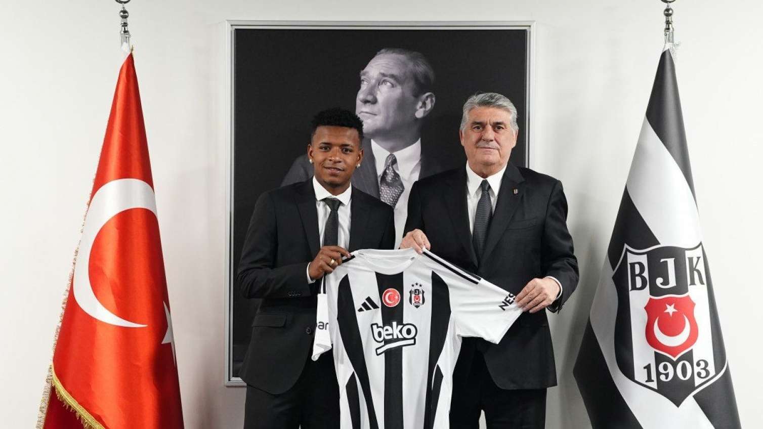 "Beşiktaş"ın 18 yaşlı transferi - FOTO 
