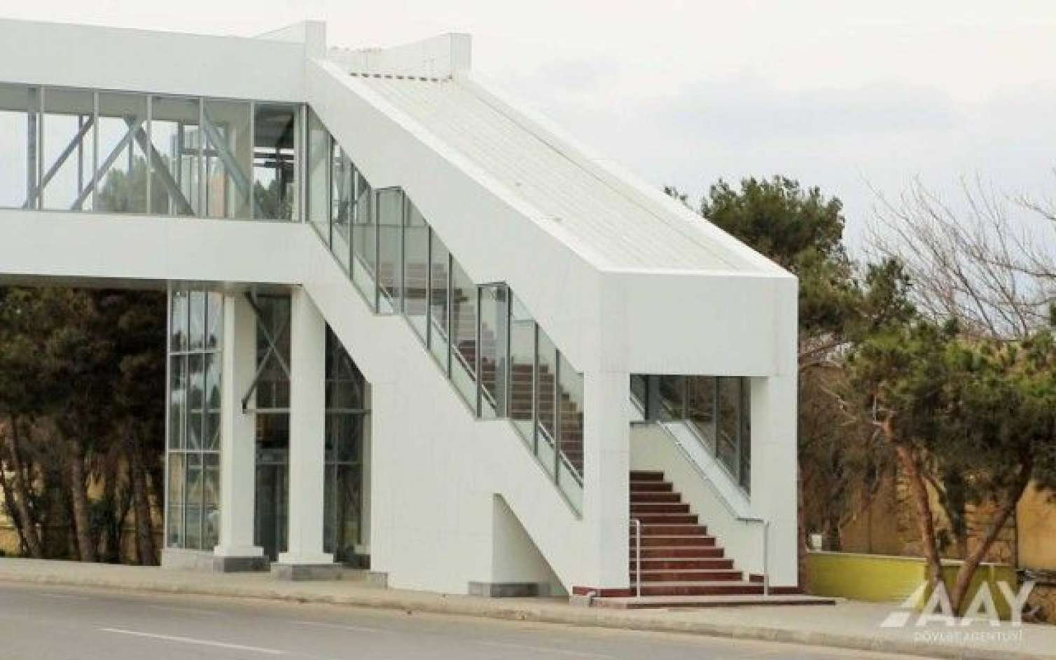 Daha bir yerüstü piyada keçidi istifadəyə verildi 